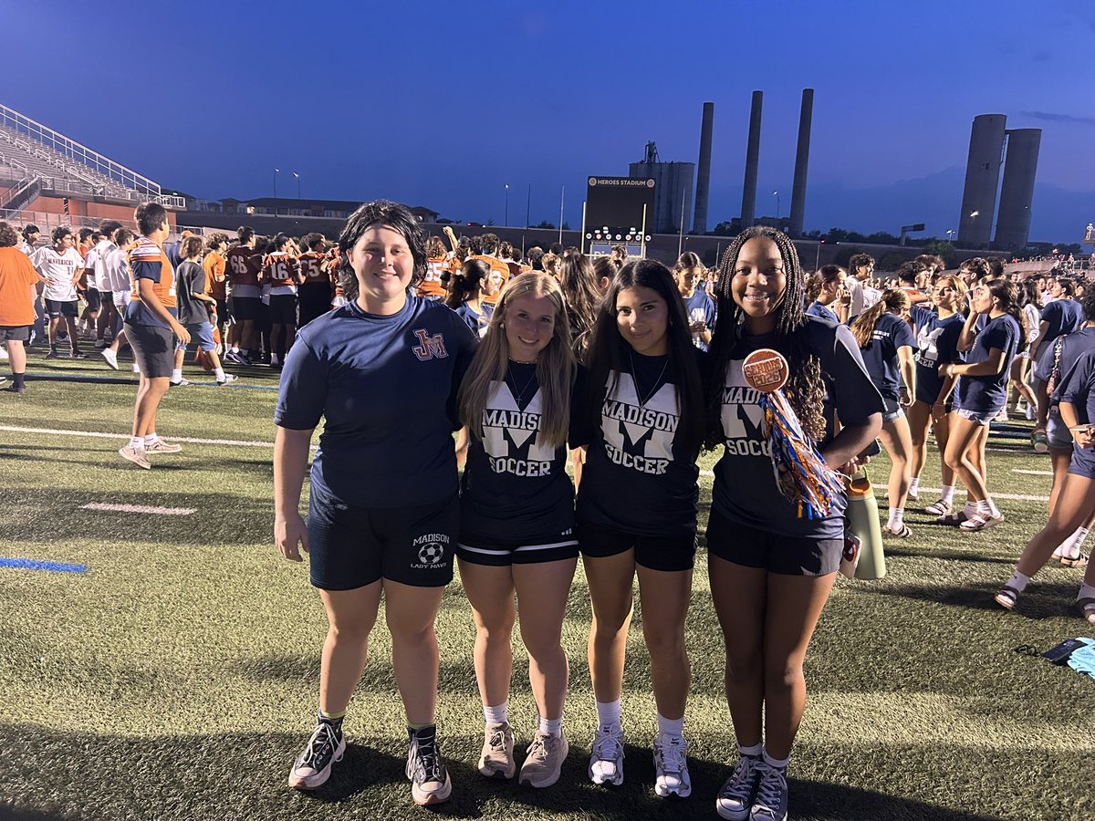A few of our seniors at Meet the Mavs!!!