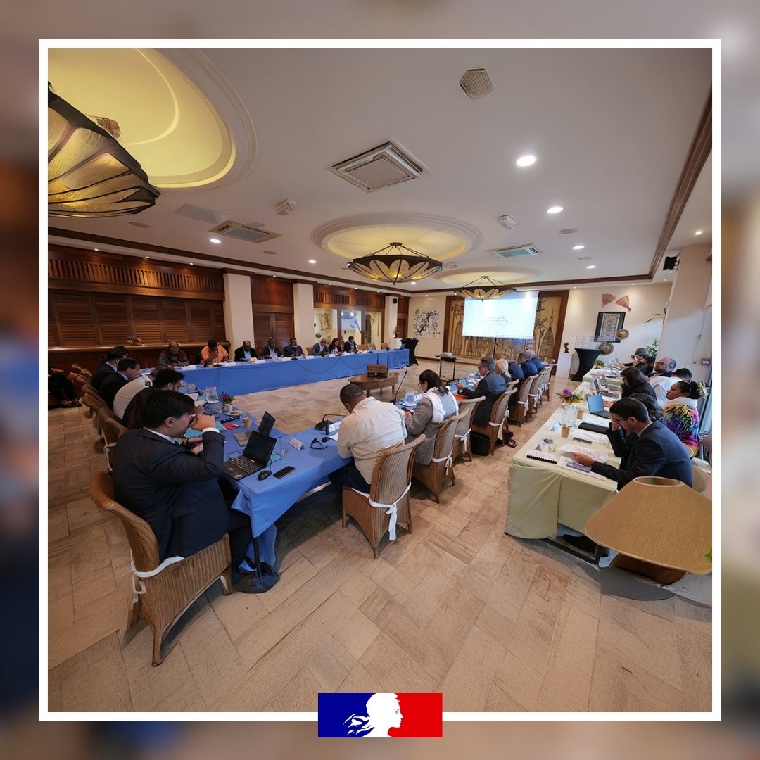 🔵 Visite officielle du ministre d’État, ministre des Outre-mer en Nouvelle-Calédonie

Ce matin, les partis signataires de l’accord de Bougival et des représentants du Sénat coutumier ont été réunis, au Haut-commissariat, pour le lancement du comité de rédaction.

🎯 Objectif :