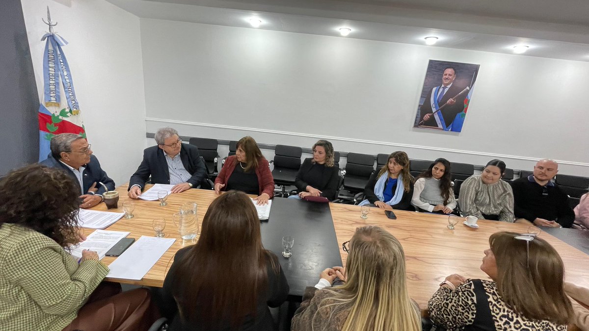 terelunalarioja's tweet photo. Mañana toma estado parlamentario el Proyecto para una nueva Ley Notarial para la Provincia de La Rioja. Gracias por la presencia al Colegio de Escribanos y al interés por actualizar la legislación que los regula y que ya tiene más de 30 años de vigencia.@LegislaturaLR @BloqueNG https://t.co/W1cYqIHFp3