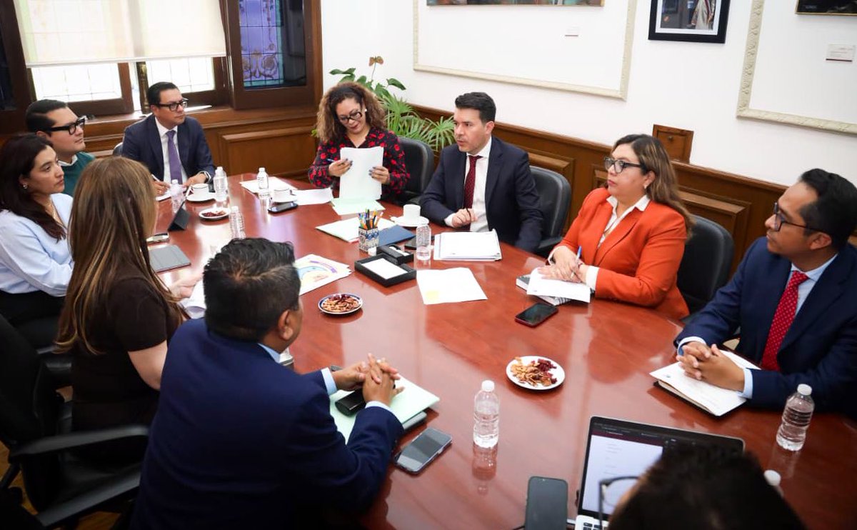 arturomedinap's tweet photo. Sostuvimos una reunión con @SLVillavicencio, titular de @SIPINNA_MX y el equipo de trabajo para fortalecer las estrategias y acciones de protección integral de niñas, niños y adolescentes.

Desde la @SEGOB_mx impulsamos acciones de coordinación para que crezcan en entornos seguros, con paz y bienestar. Nuestro mayor anhelo es que sean felices, porque son el presente y la esperanza de México.