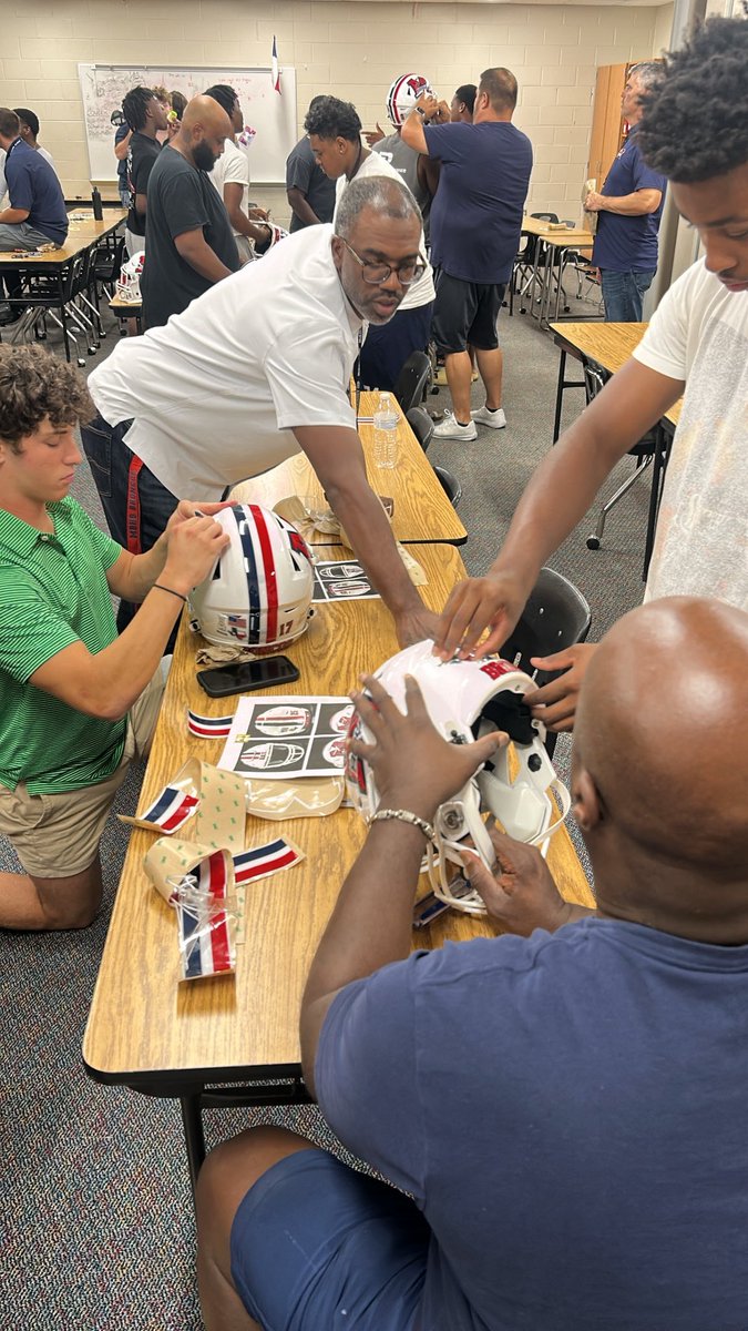 MBHSFootball's tweet photo. Thank you to all our Bronco Dads who came out to our Dads and Decals event tonight! 

Your son has earned this opportunity to be a varsity Bronco and your support means the world to both them
 and the program 

Let ‘em run 🐴🐎🐴🐎

#RECRUITBOYD | #BET https://t.co/ix1Azrn80X
