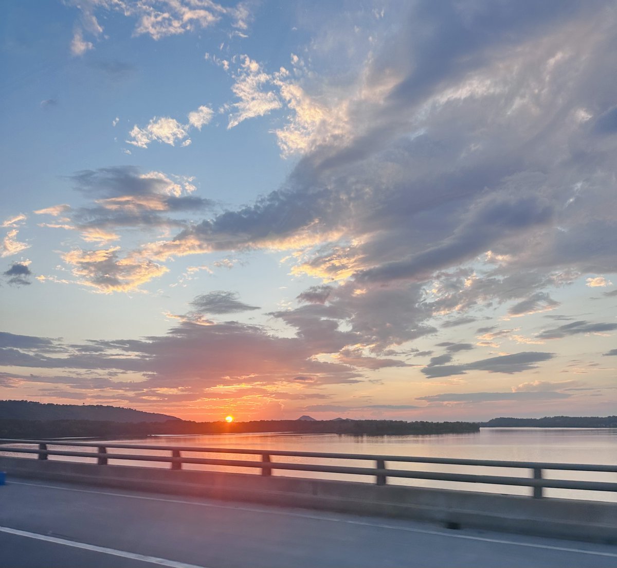 Great shot of this Wednesday evening's sunset crossing over the I-430 bridge looking west toward Pinnacle Mountain. 

Big thanks to Ashley Diggs for sharing this picture from Little Rock. #ARwx