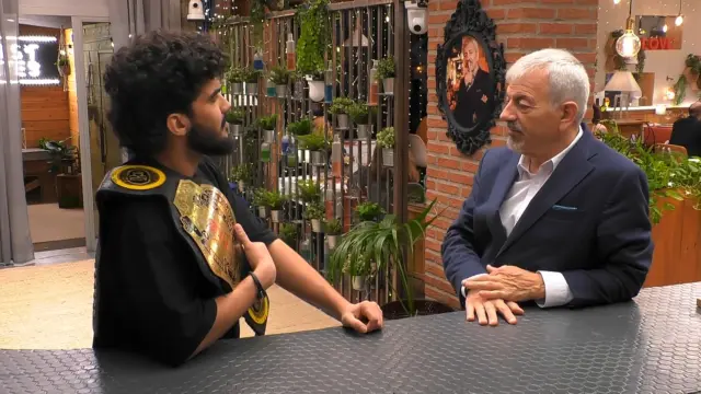 "yo no sé por que no ligo macho, no sé que me falla"