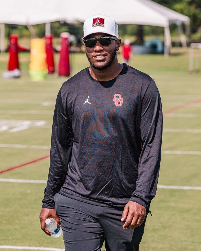 TJLYNN6's tweet photo. Excited to kickoff this season with the prestigious OU football program as the Scouting Coordinator! #BoomerSooner https://t.co/gzFDle2jvb