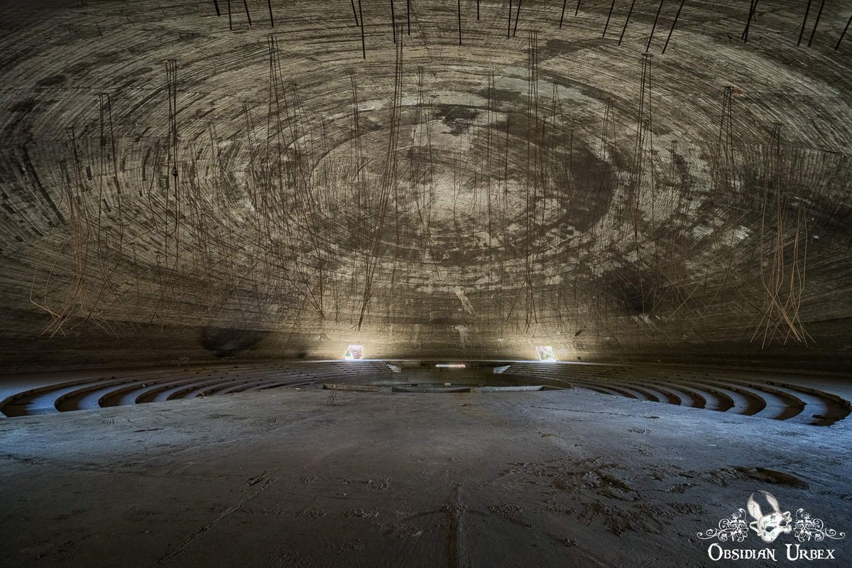 ovolumemorto's tweet photo. Este é o Domo da Feira Internacional Rachid Karami, no Líbano. Foi projetado por Oscar Niemeyer em 1962 mas devido à guerra civil libanesa a construção foi interrompida e abandonada, deixando o lugar sem tratamento acústico e com um eco natural de som fantasmagórico e sombrio https://t.co/axMBUcEH05