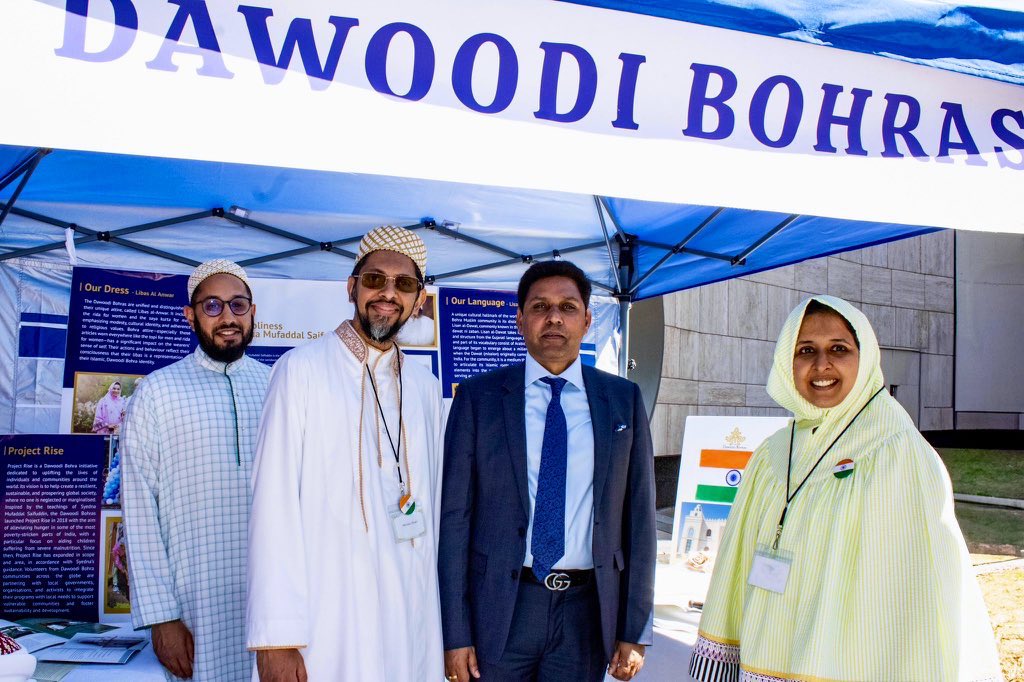 Bohras_USA's tweet photo. We had the pleasure to join @IndiainSeattle for the historic raising of the Indian flag at the Space Needle — a proud celebration of the enduring friendship between the U.S. and India. The #DawoodiBohra #Seattle community also showcased its faith, culture, and traditions in a stall alongside other Indian-American organizations at Seattle’s first India Day Parade.
#IndiaDaySeattle