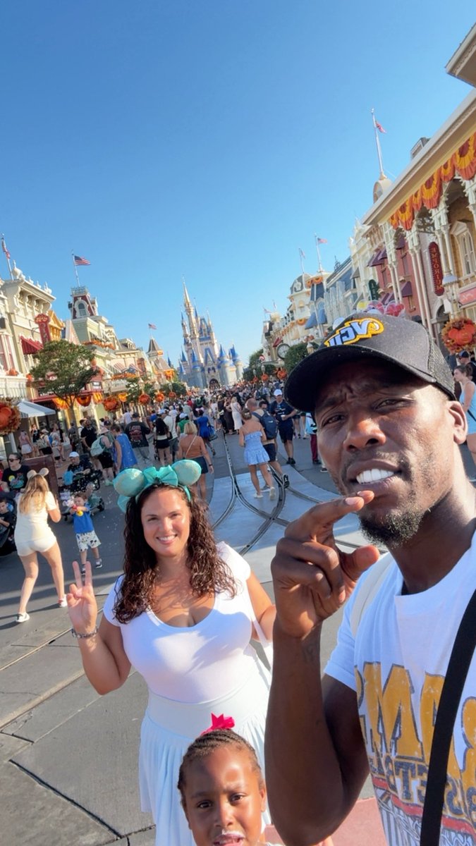bornleaderf's tweet photo. Walt don’t owe us nothing on baby girl first trip. 6 bday was lit my beautiful Leos 🩷 https://t.co/ZWrnBdODLG