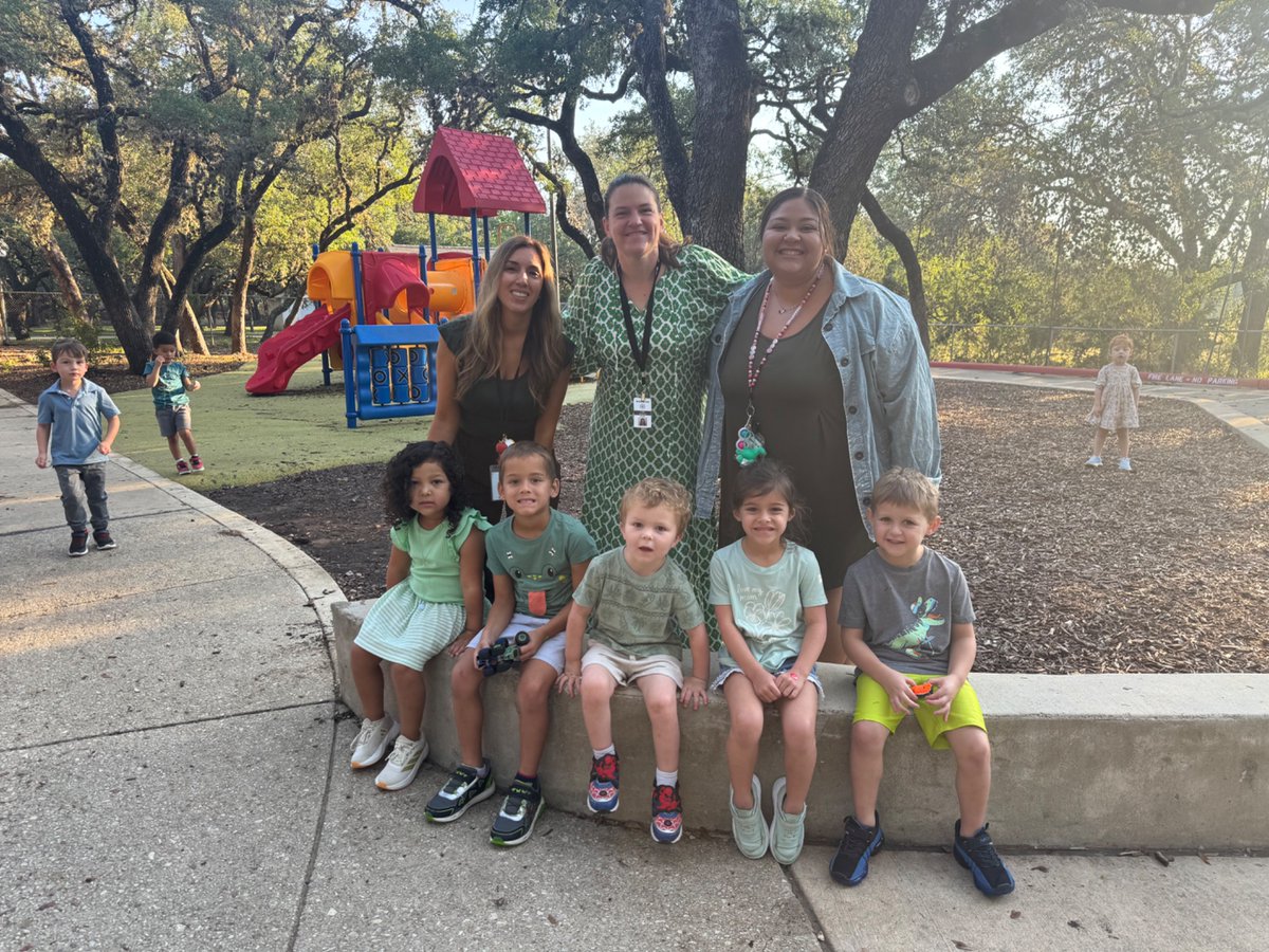 KendallElem's tweet photo. Kendall Knights wore green today to honor our friends at Hunt Elementary as they started their school year today. 💚 #HillCountryStrong #HuntElementary https://t.co/HLwKHZVCOG