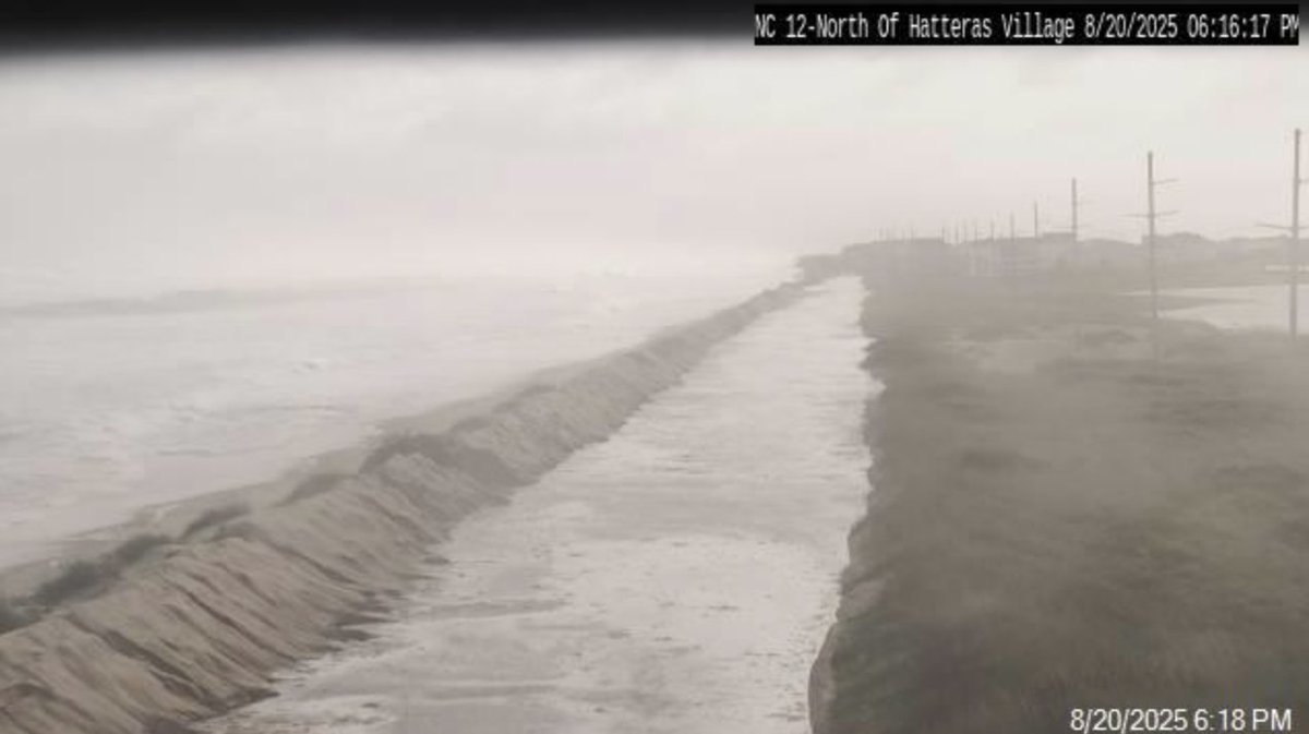 Wow! Here's a 5hr difference from the NC12 Traffic Cam in Hatteras, #NorthCarolina today as #HurricaneErin and High Tide cover the highway. 😯 #ncwx #erin <a href="/NWSMoreheadCity/">NWS Newport/Morehead</a>