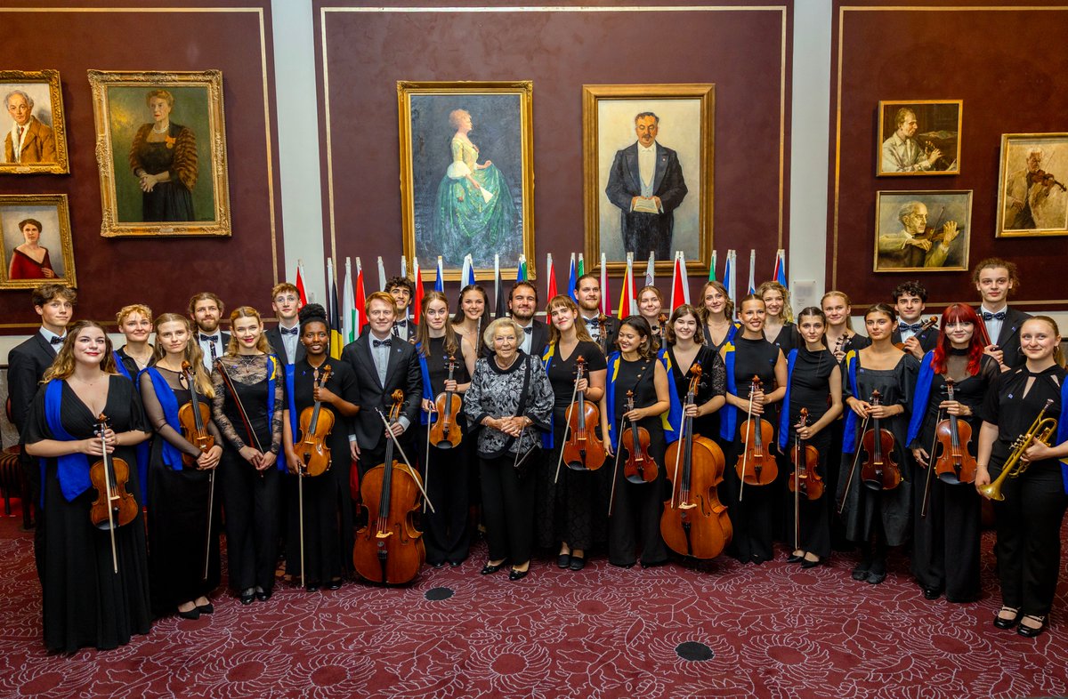 Royaleurope's tweet photo. Prinses Beatrix aanwezig bij concert European Union Youth Orchestra #EUYO #PrincessBeatrix ©Albert Nieboer #Royalwebshopeu https://t.co/mQQ5lJrTVp