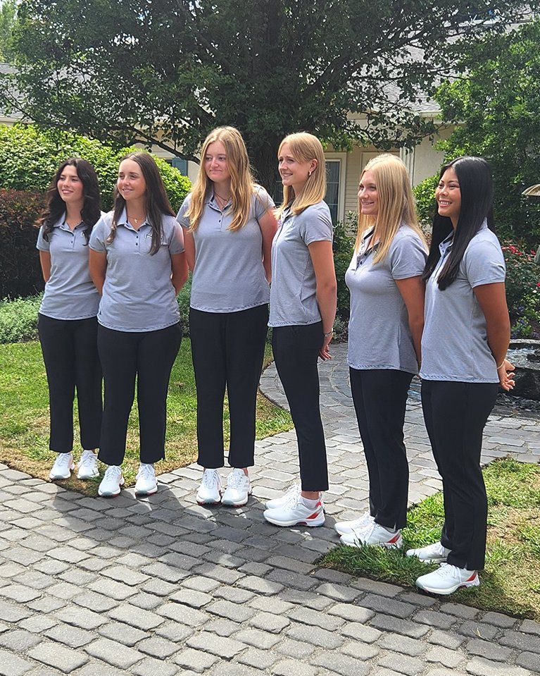 Swinging into the season with photo day ⛳️🐾

#GoHuskies