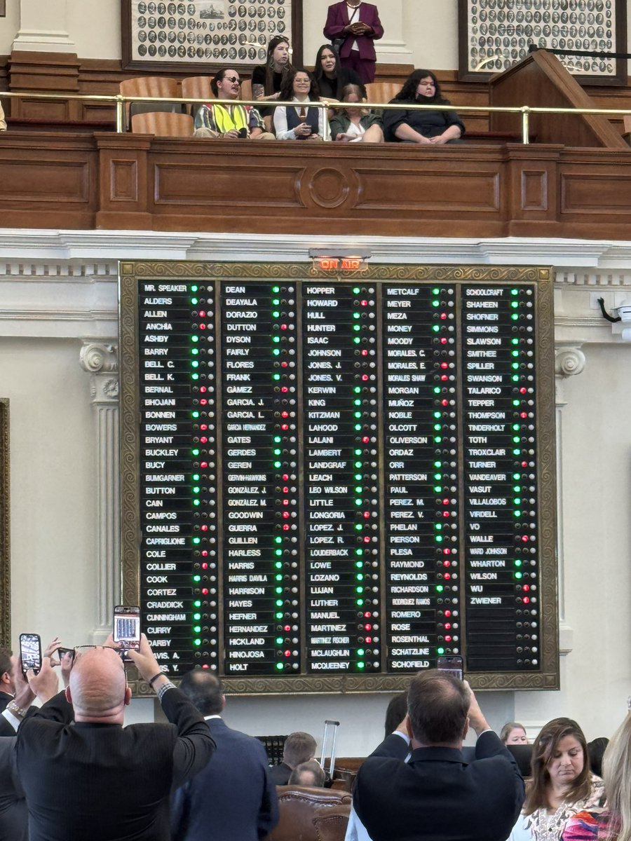 TomOliverson's tweet photo. #BigBeautifulMap has passed to 3rd reading! @toddahunter great job! #txlege https://t.co/hzGNsNZO0V