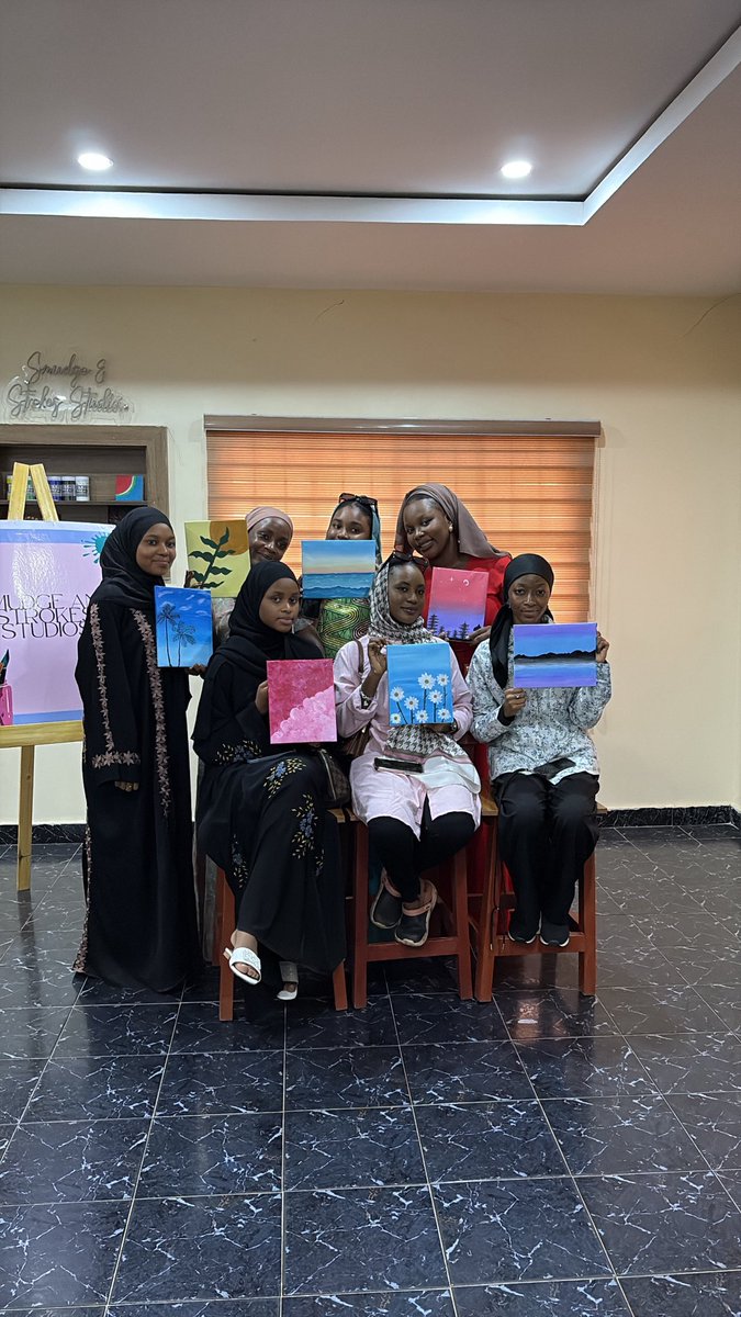 SmudgeNstrokes's tweet photo. Painting with girlfriends is such a fun bonding activity 
Book a session with us today ! https://t.co/6w2q94ypxI