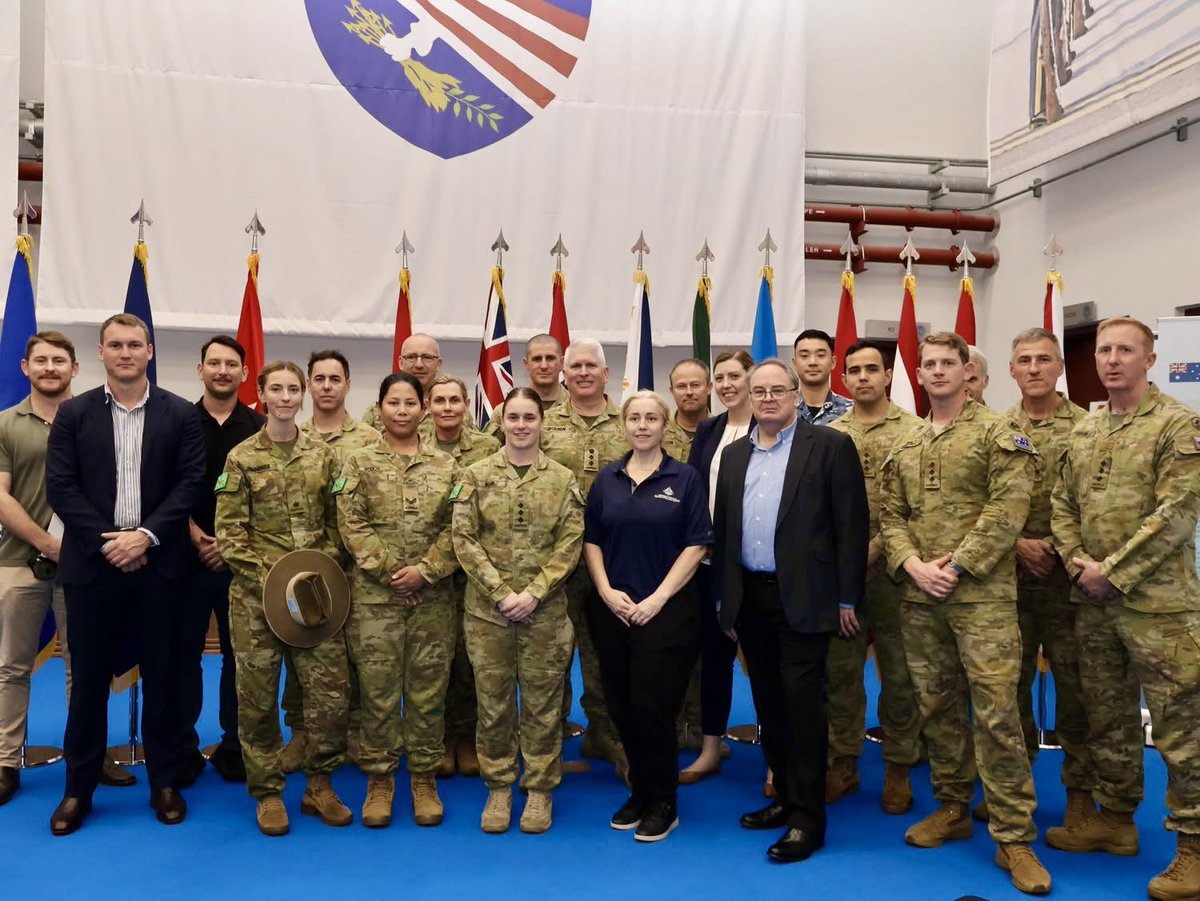 JohnCareyAUS's tweet photo. Thank you Ambassador Jeff Robinson @AusAmbROK for visiting the Australian Contingent on Exercise #UlchiFreedomShield 2025 in the Republic of Korea 🇰🇷 at @UN_Command HQ.
#UNC75 https://t.co/aePMoA8Vvn