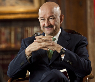 RealArturoH's tweet photo. Carlos Salinas de Gortari fue visto en múltiples ocasiones usando un reloj Casio F-91W. 
Paradójicamente, hasta los “neoliberales” practicaban más la justa medianía que muchos de los actuales “socialistas con conciencia de clase”, esos supuestos defensores del pueblo que se la pasan predicando contra el despilfarro mientras viven rodeados de lujos.