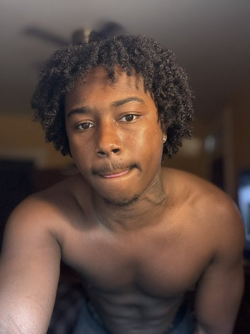 Watch E money's leaked NSFW photo on TwXstars