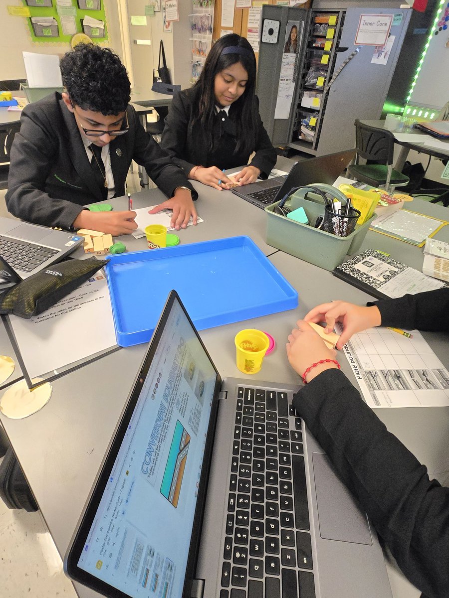 gus_perez10's tweet photo. Plate tectonics in action! 🌊🌎 Students in Ms. Cortez's class are getting hands-on with ocean basin formations @TAGinPG! @DrReyC 🌟👩🔬 #GeologyInAction #HandsOnLearning #ScienceClass https://t.co/ljxEPh6liO