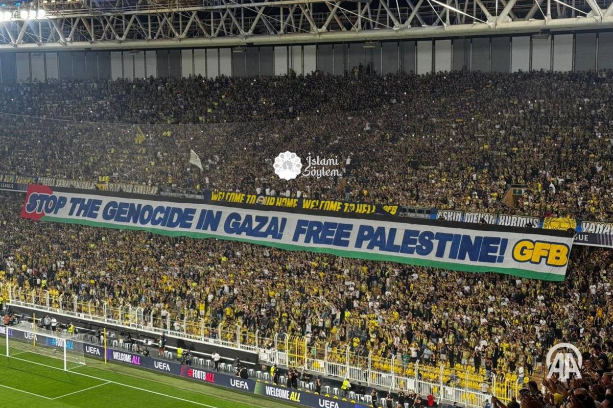 📍Fenerbahçe taraftarları, Benfica maçında G..ze’ye destek pankartı açtı: 

“G..ze’deki soykırımı durdurun! Özgür F..istin!”