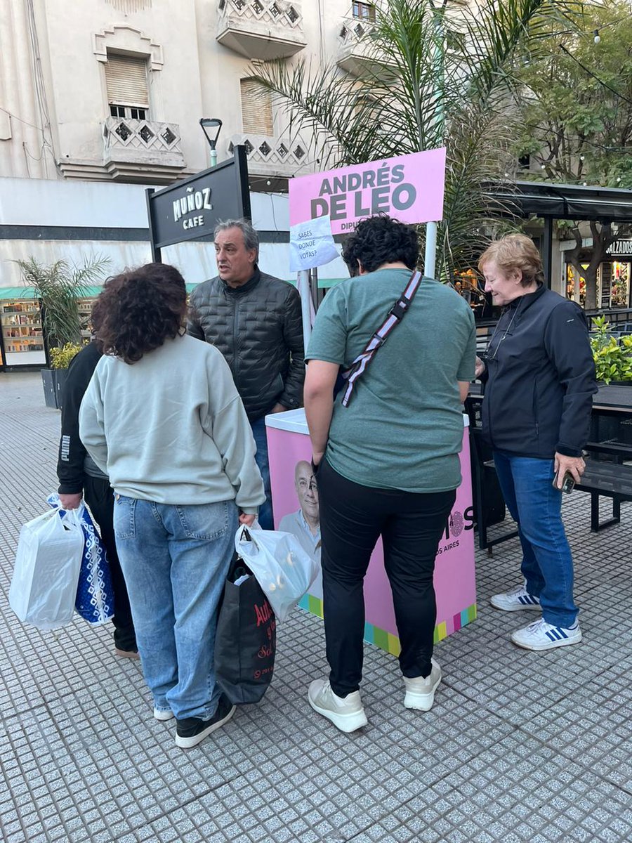 SOMOS UNOS MAS DE MUCHOS VECINOS QUE QUEREMOS UNA BAHIA BLANCA MEJOR . 
<a href="/AndresDeLeo/">Andrés De Leo</a> 
<a href="/TriniBarda/">Trini Barda Schell</a>