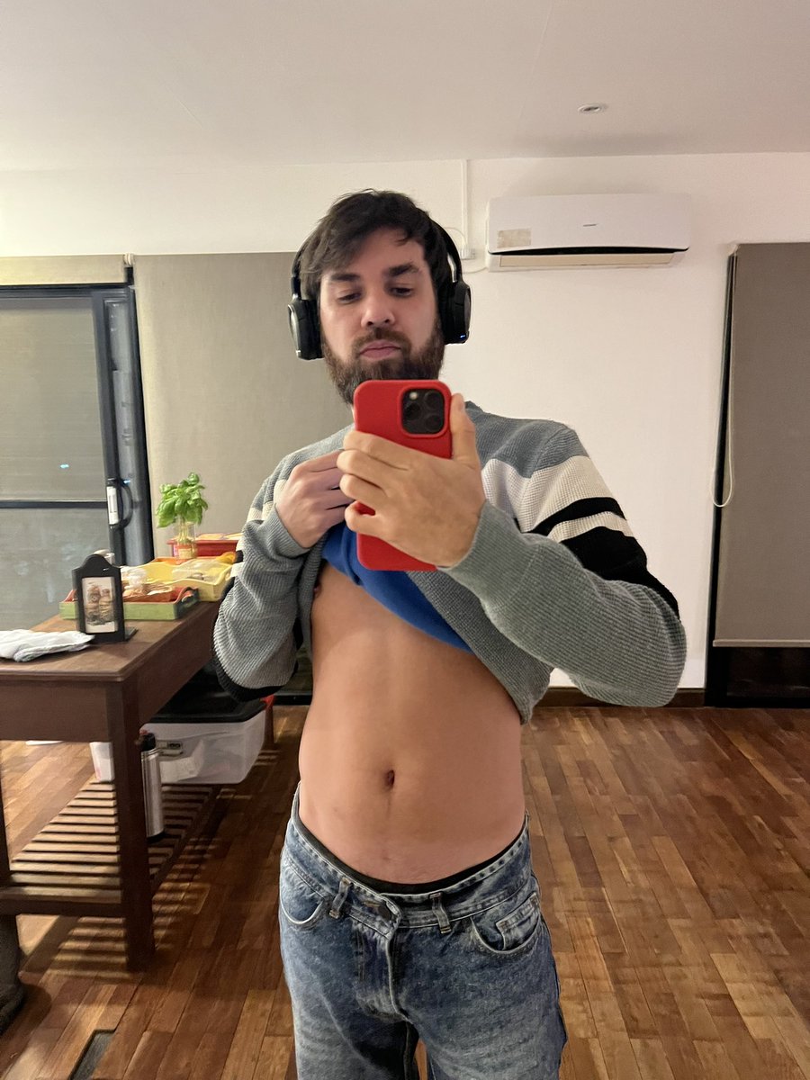 alejantorsa's tweet photo. Ya casi ni se nota que me sacaron el apéndice ahre https://t.co/7Z2HpNg9Kh