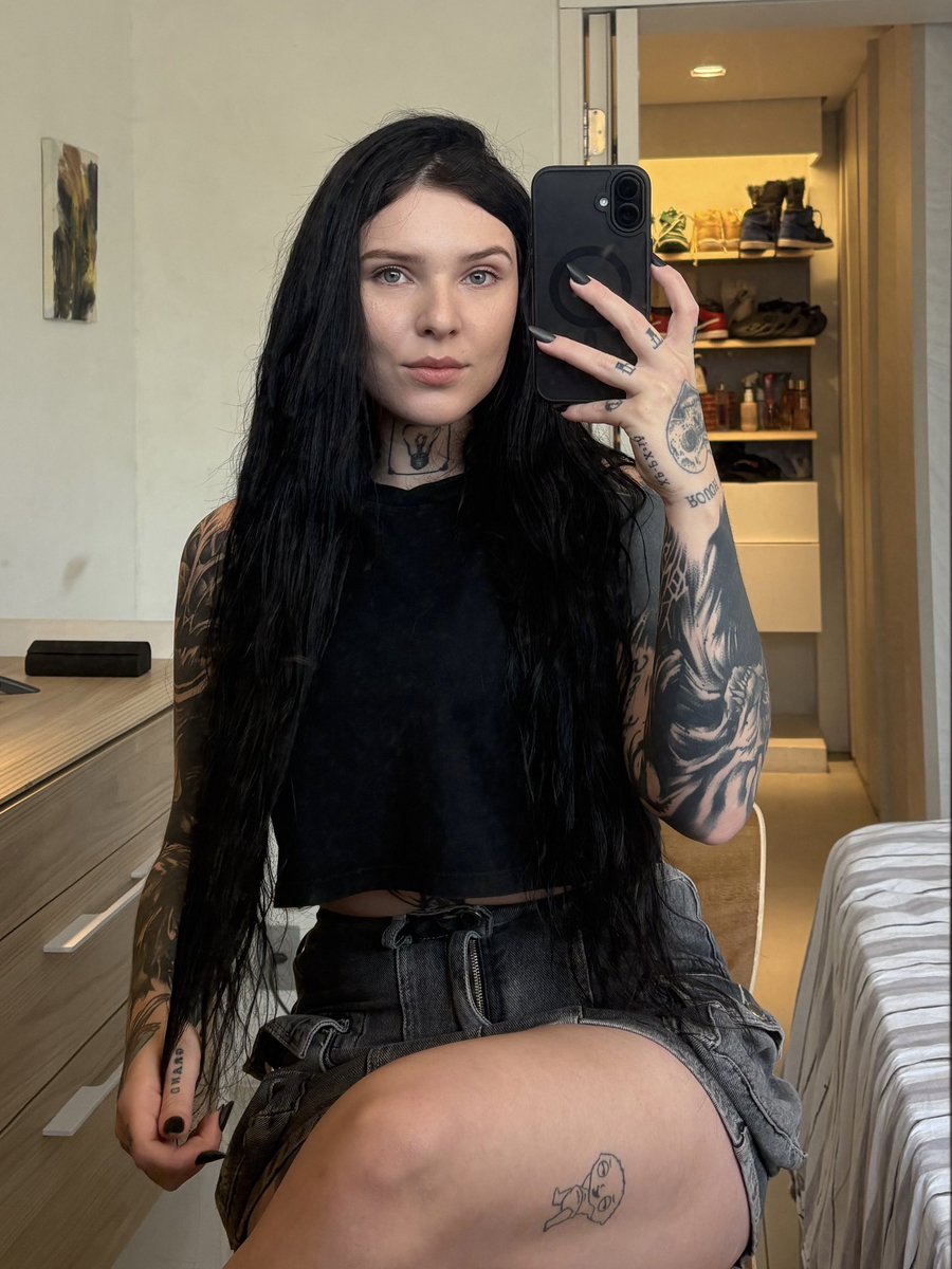 rafaelahart_'s tweet image. NÃO DE UM ZOOM NA MINHA COXA SE VOCÊ NÃO QUISER SER SEDUZIDO!