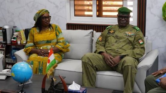 NigerAr's tweet photo. Ce 20 Août 2025, le Ministre d'État, Ministre de l' Intérieur, de la Sécurité Publique et de l'Administration du Territoire le Général de Division Mohamed TOUMBA a reçu à son cabinet,la représentante par intérim de #ONU_Femmes au Niger.
Mme Maïmouna Seyni Yayé était au ministère de l'intérieur pour présenter ses civilités au Ministre d'État et aussi pour recueillir ses orientations.