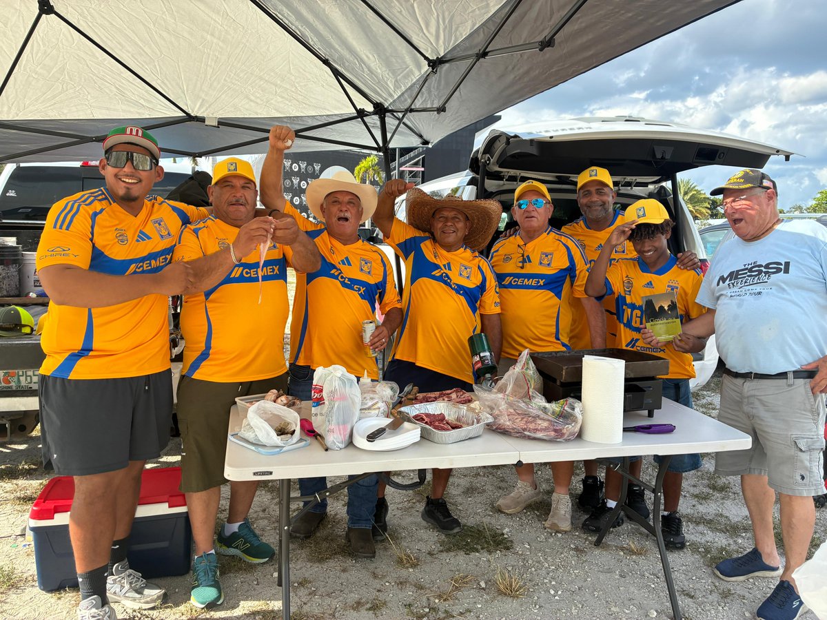 SancadillaNorte's tweet photo. Se armó la carnita asada en el estadio del Inter Miami. https://t.co/BmarYq2jLS