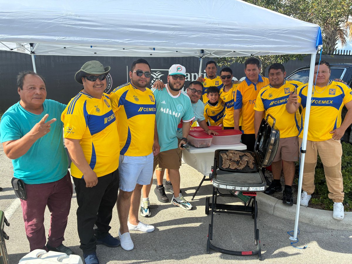 SancadillaNorte's tweet photo. Se armó la carnita asada en el estadio del Inter Miami. https://t.co/BmarYq2jLS