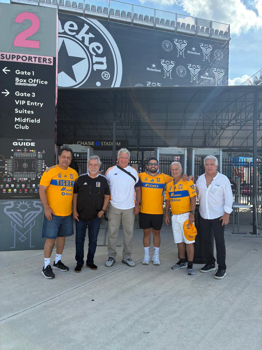 SancadillaNorte's tweet photo. Se armó la carnita asada en el estadio del Inter Miami. https://t.co/BmarYq2jLS