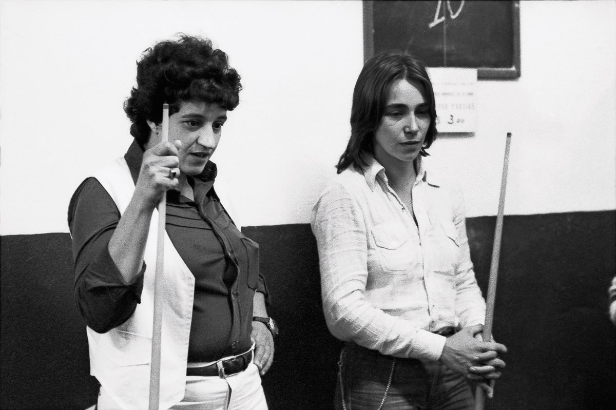 heroinadolixo's tweet image. o estilo das lesbicas no ferro’s bar em 1978  por rosa gauditano pra revista veja… coisa linda essas fotos