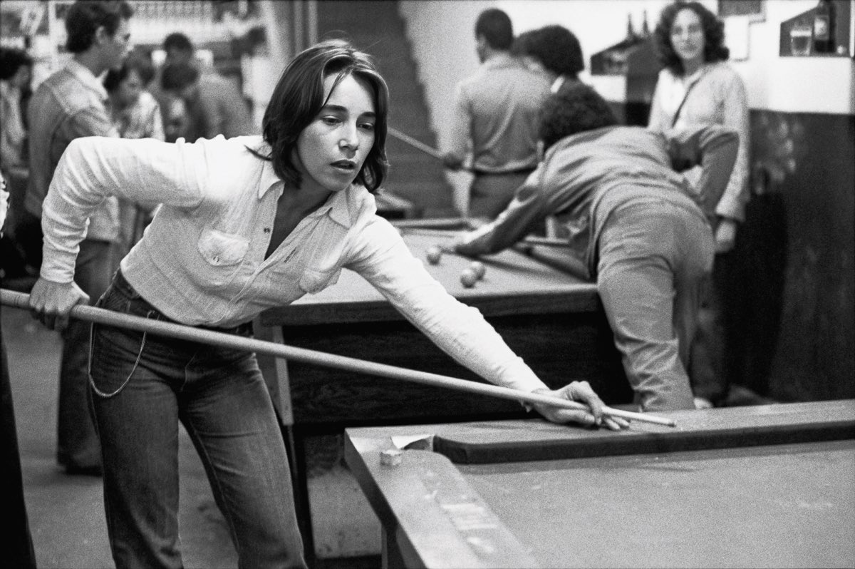 heroinadolixo's tweet image. o estilo das lesbicas no ferro’s bar em 1978  por rosa gauditano pra revista veja… coisa linda essas fotos