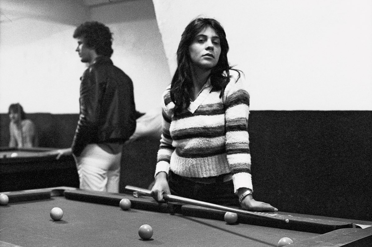 heroinadolixo's tweet image. o estilo das lesbicas no ferro’s bar em 1978  por rosa gauditano pra revista veja… coisa linda essas fotos