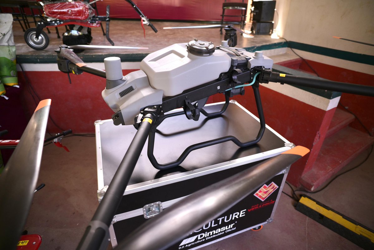 🌽 Desde Papantla, Veracruz, la gobernadora Rocío Nahle entrega el programa Semilla de Maíz, apoyando a productores para aumentar la cosecha.

🚜También se entregan tractores y maquinaria para que el campo siga trabajando y creciendo.

#PorAmorAVeracruz❤️