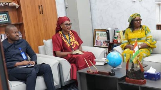 NigerAr's tweet photo. Ce 20 Août 2025, le Ministre d'État, Ministre de l' Intérieur, de la Sécurité Publique et de l'Administration du Territoire le Général de Division Mohamed TOUMBA a reçu à son cabinet,la représentante par intérim de #ONU_Femmes au Niger.
Mme Maïmouna Seyni Yayé était au ministère de l'intérieur pour présenter ses civilités au Ministre d'État et aussi pour recueillir ses orientations.