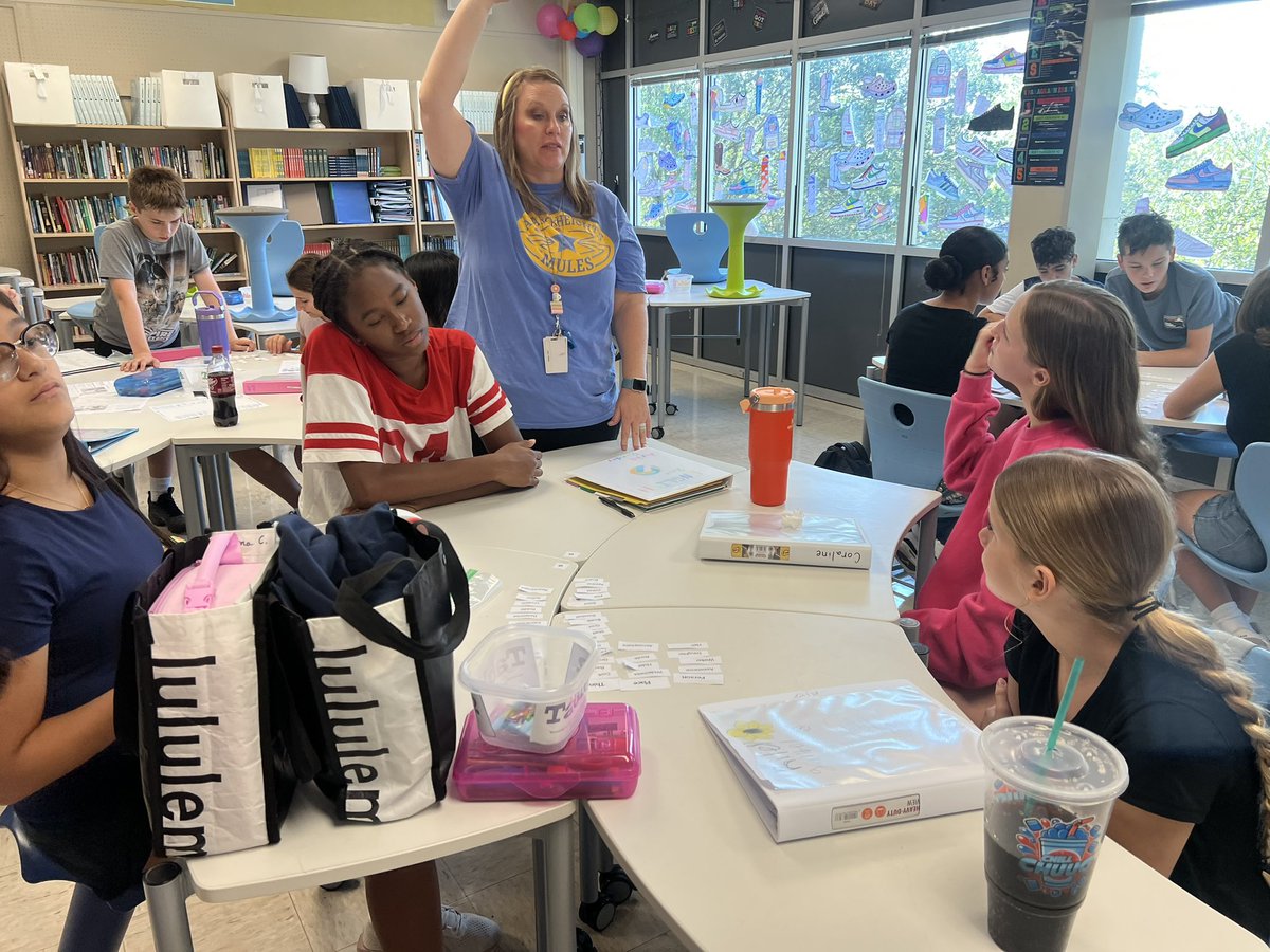 ahjsacadean's tweet photo. So many cool things happening at @TheJuniorSchool Love to see young minds at work! #best_school_in_texas https://t.co/JowqqR66LH