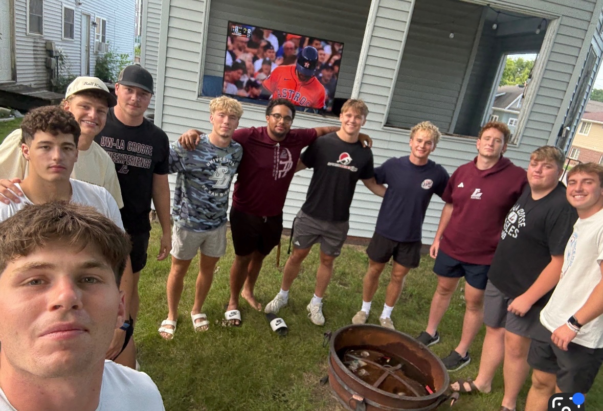 UWLEagleFB's tweet photo. Another night of INVESTING into each other!

#TheExperience https://t.co/CVx2lKnH48