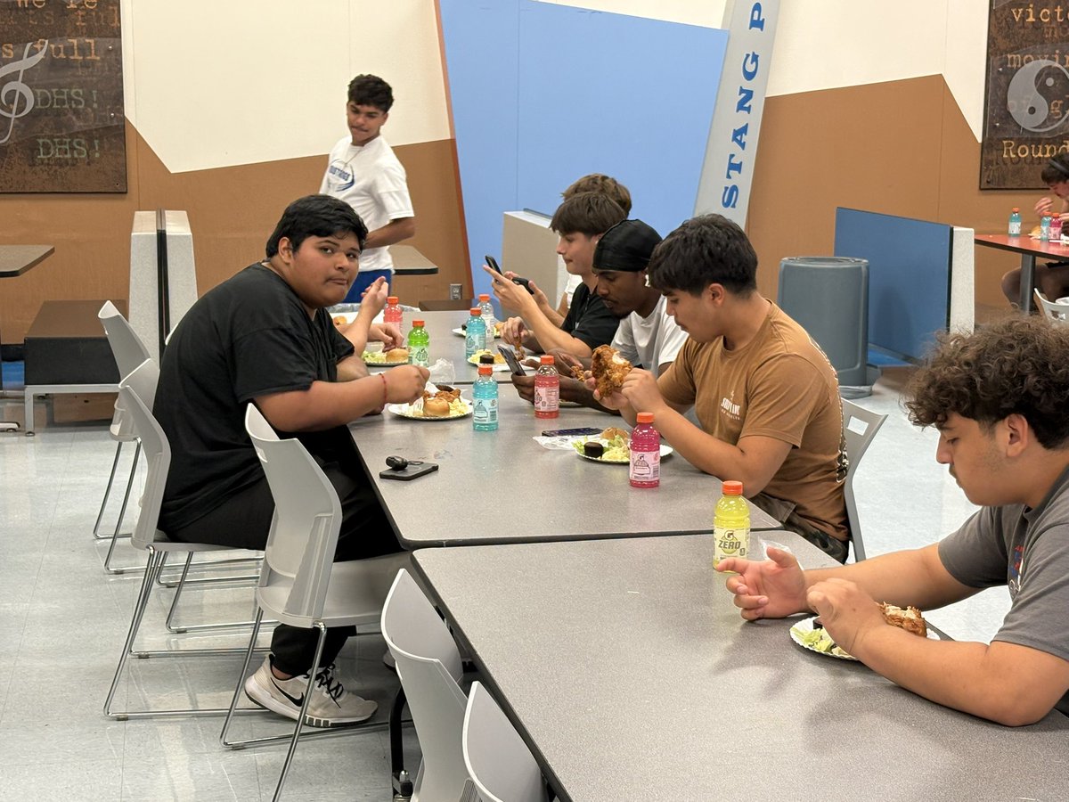 Many thanks to our booster club for our pregame meal. 
@coachnewcombe <a href="/DobsonAthletics/">Dobson Athletics</a>