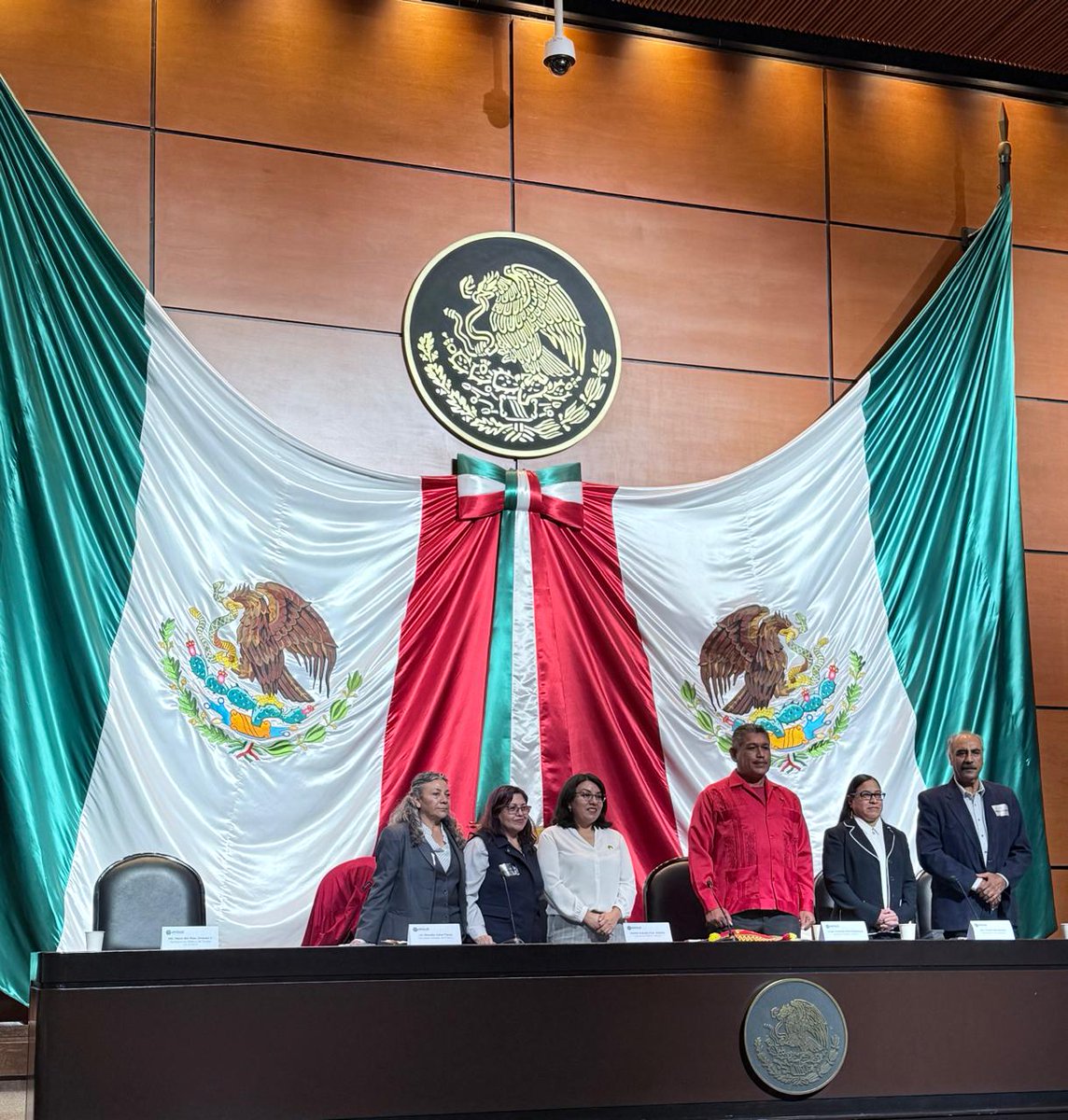 oissmex's tweet photo. Hoy en la Cámara de Diputados se realizó el Foro Homenaje al INCA Rural por sus 52 años de compromiso con el desarrollo rural

Destacó la participación de Rosalba Calva (STINCA y fundadora del OISS), quien recalcó el papel de los sindicatos en la defensa de las instituciones https://t.co/5ZtsBfXBzA