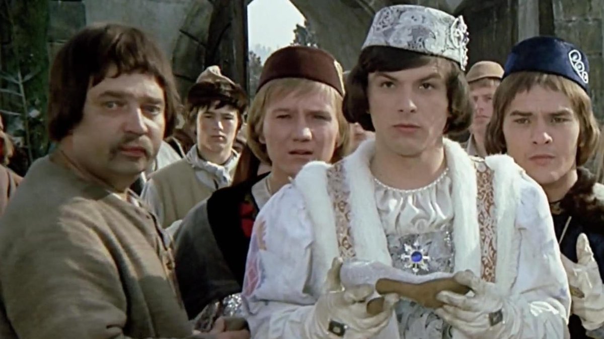 NBerrybun's tweet photo. @Wav3y_zzz I think it's a reference to the czech-german film "Drei Haselnüsse für Aschenbrödel (Tři oříšky pro Popelku)" which is a popular adaptation of the Cinderella fairytale that is often watched around christmas time in Europe. https://t.co/QBBjM4vTrW