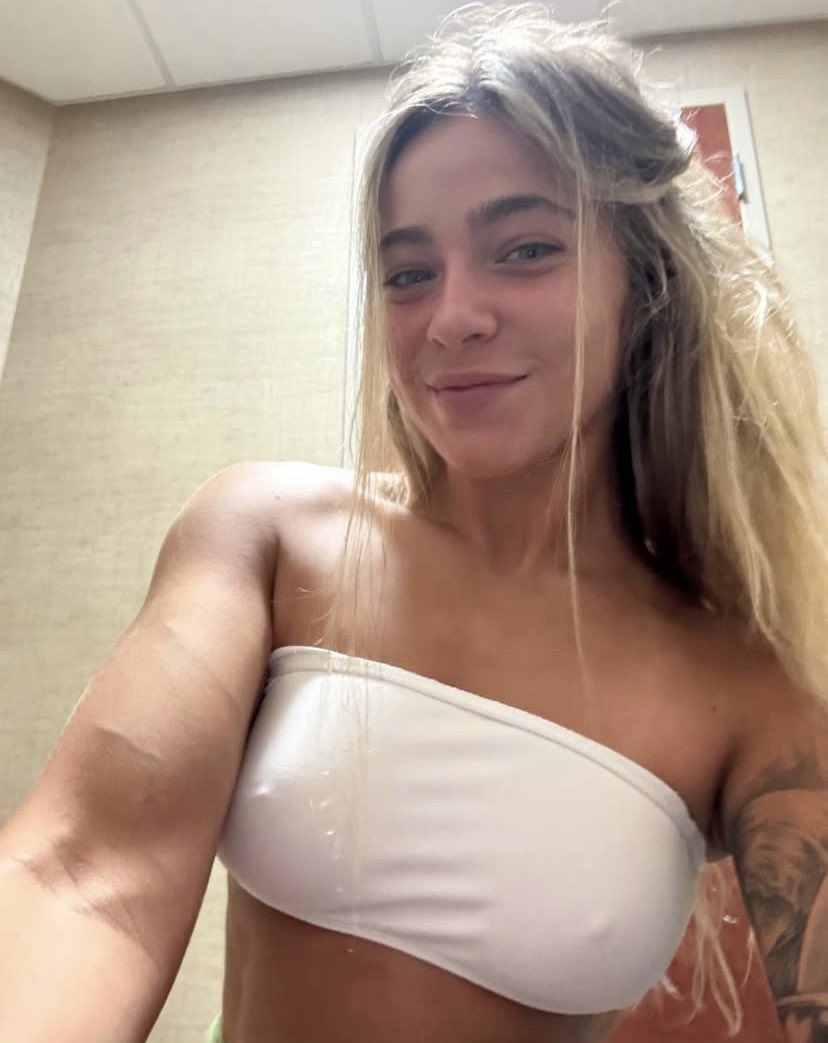 GoddessDani08's tweet photo. Keep going you are strong enough 
#wcw https://t.co/Mp3dPnRF30
