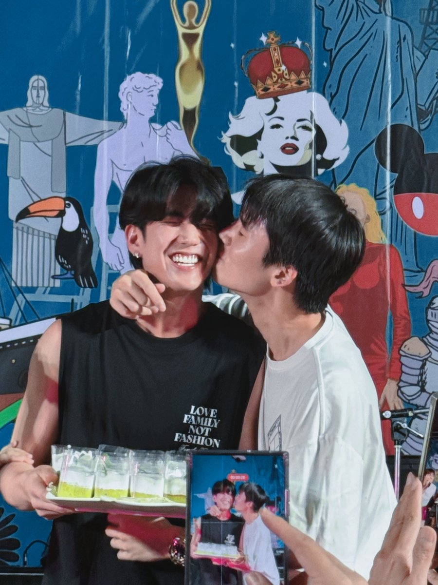 bbochen_'s tweet image. gue akan bikin akun ini penuh dengan jimmysea ciuman 😊😊😊😊