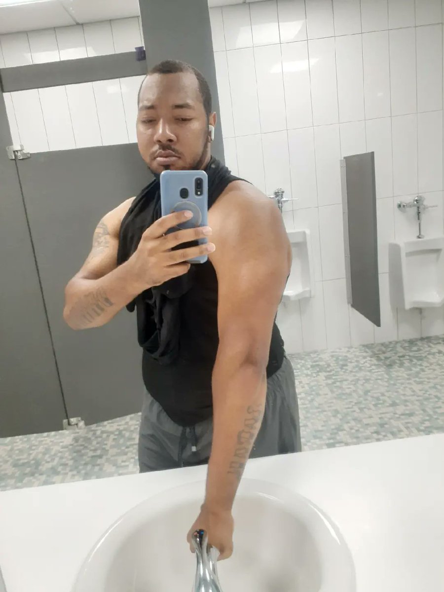 SmarttGuy92's tweet photo. Post workout pump 😤🔥 #gym 
#gymfyp #gymmotivation #postworkout #postworkoutpump #fyp https://t.co/VrYUXOS0gq