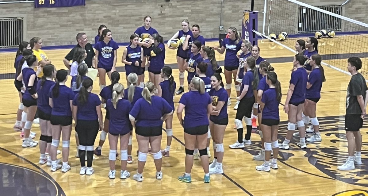DerekParris's tweet photo. The 2025 Channel1450 fall sports preview tour made a volleyball stop this afternoon inside one of the best gyms in the state. 

Absolutely love getting back there where I started my sports media career 

Thanks to Coach Peabody for the hospitality

- Taylorville Tornadoes 🏐 https://t.co/HjpECWSUMi