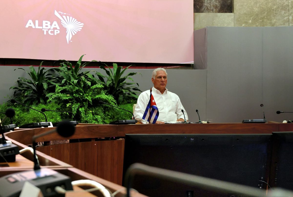 Presidente de #Cuba 🇨🇺 Miguel Díaz-Canel Bermúdez participa en la XIII Cumbre Extraordinaria de Jefes de Estado y Primeros Ministros de #ALBATCP.

🎥 | El evento se transmite en vivo, a través del siguiente link: 👇🏽

 🔗youtube.com/live/OtrL2QzN1…

#ALBAUnida