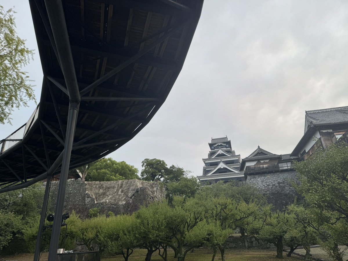 おはようございます。

昨日は、素敵な夏の思い出のお裾分け、ありがとうございました。　
体調崩さないように、残暑を過ごしていきましょうね🌻

今日は特別見学通路越しにパシャリ。