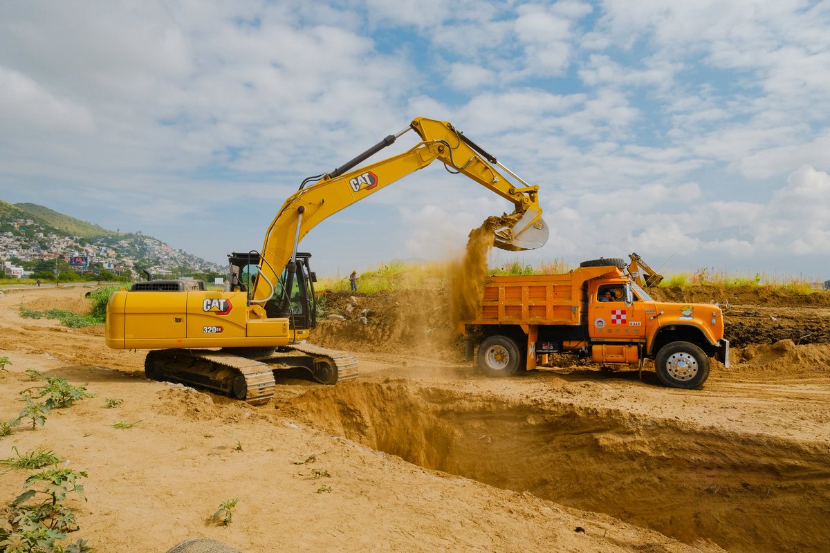 CON OBRAS PRIMAVERA, ESTAMOS CONSTRUYENDO UNA NUEVA VIALIDAD QUE CONECTARÁ A OAXACA CON EL AEROPUERTO INTERNACIONAL

Los trabajos de construcción de la carretera en las márgenes del Río Atoyac, que conectará a la Ex Garita con el Aeropuerto Internacional Benito Juárez, muestran