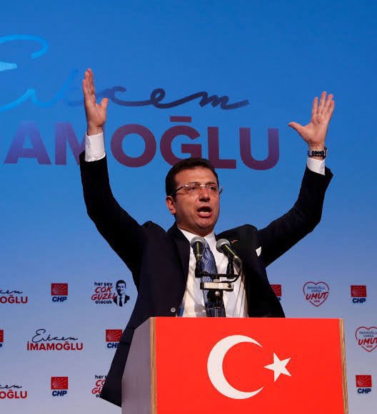 Çıkacak ama nerden nereden aşağıdaki fotoğrafa bakın anlarsınız ayrıntıyı, bir kemalist paylaşmış bunu kendisi bile farkında değil bunların nasıl bir kafa yapısı var be 😂😂