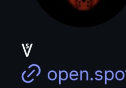 Le "SV" fait référence au symbole dans sa bio je pense