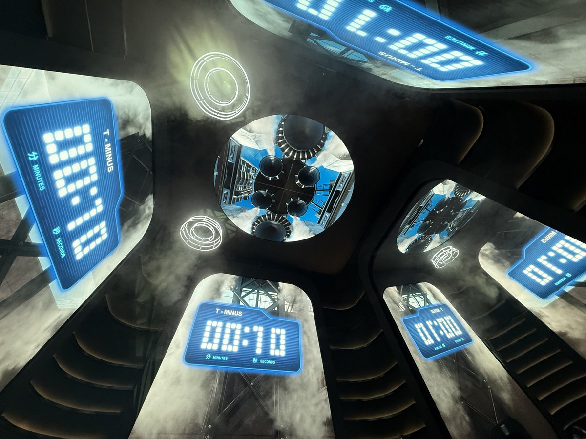 大阪万博の米国パビリオンの展示は素敵でした。ロケット打ち上げの発射