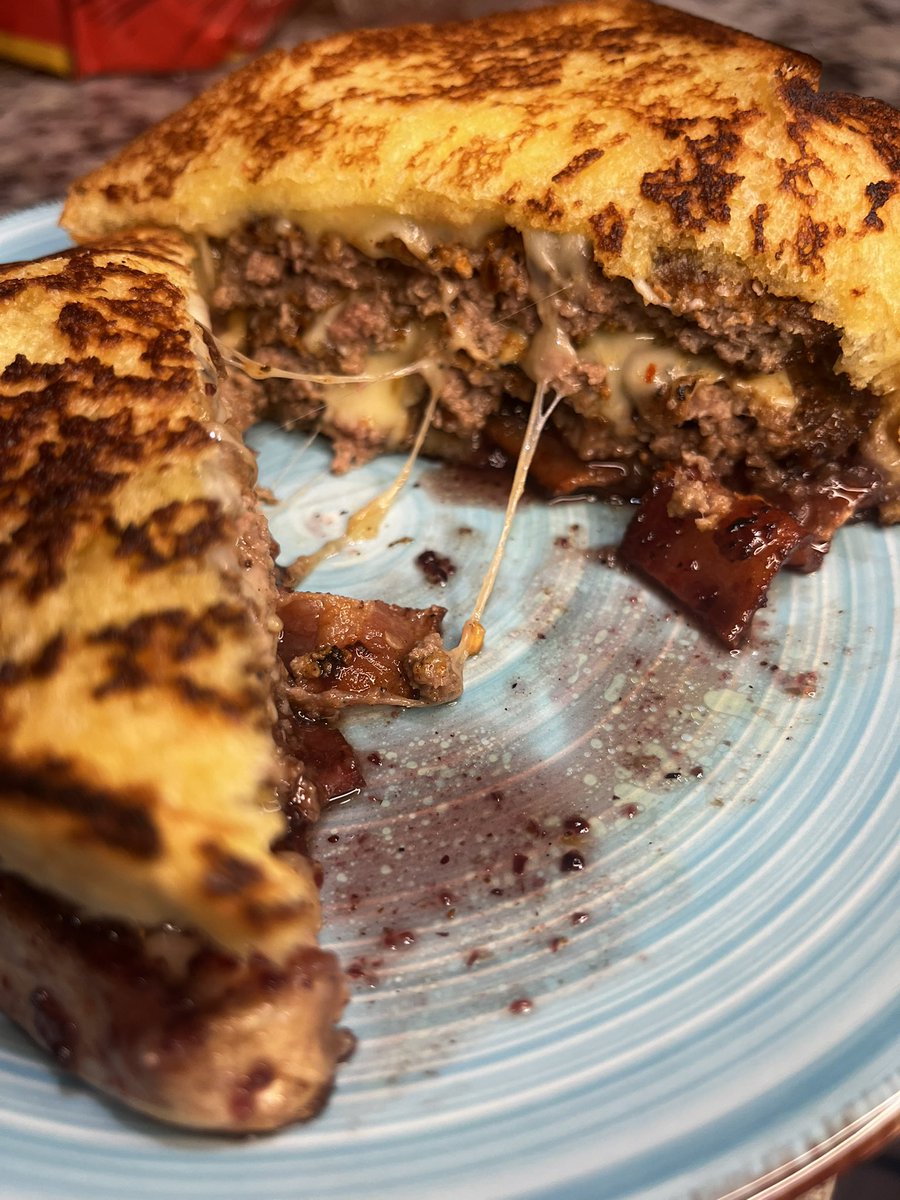 ENAK Flavors (@enakflavors) on Twitter photo Ginger Coffee Rub patty melts with <a href="/GoatsSMOLbatch/">JellyGOATinc</a> blueberry pepper jam, bacon, and smoked Gouda. Ginger Coffee Rub patty melts with <a href="/GoatsSMOLbatch/">JellyGOATinc</a> blueberry pepper jam, bacon, and smoked Gouda.